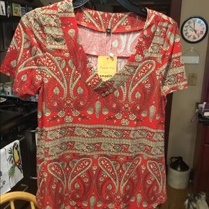 Women’s short sleeve Red and Tan top/tunic.